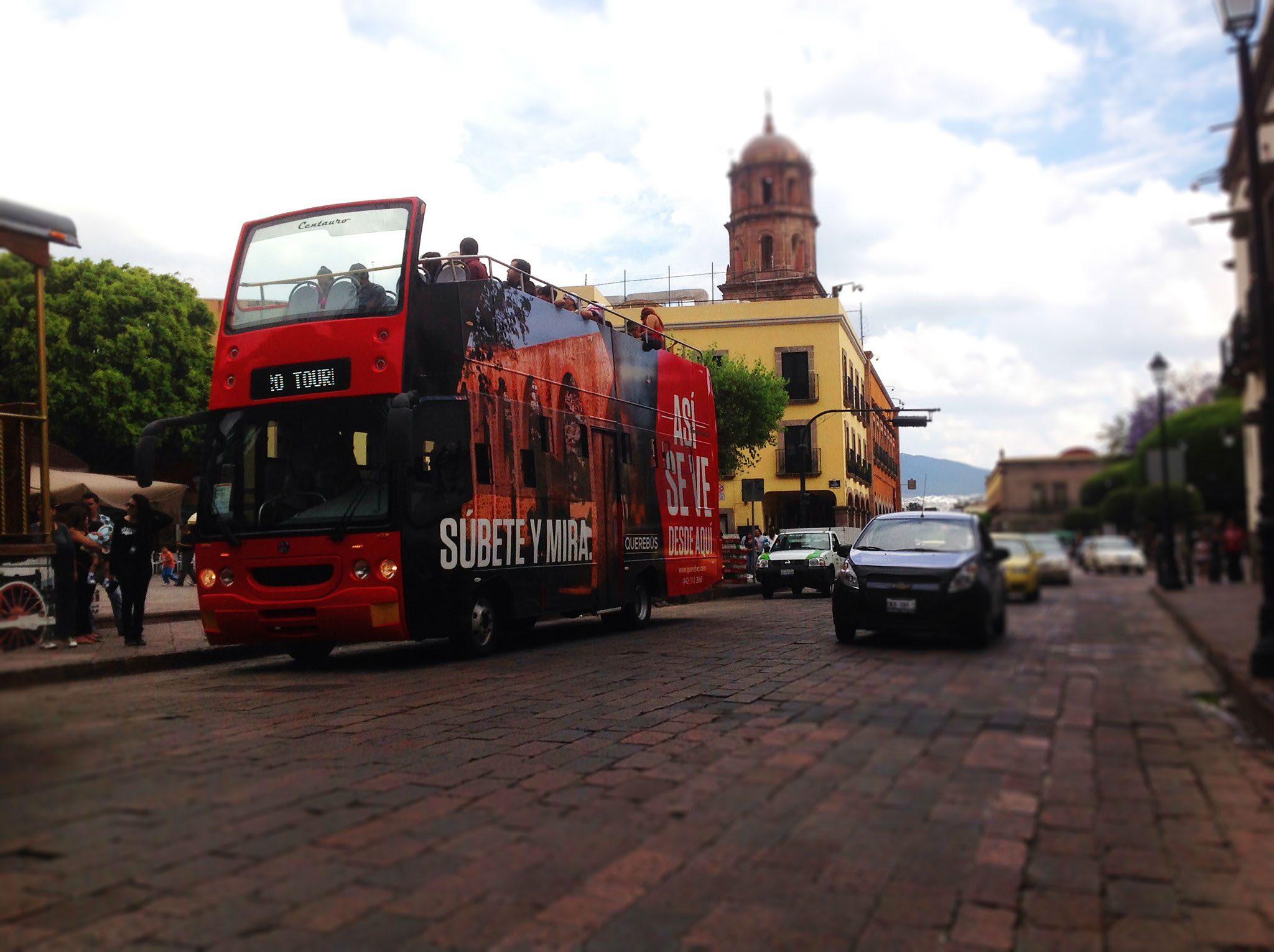 ¿Dónde está el turibus atrapado en Querétaro?